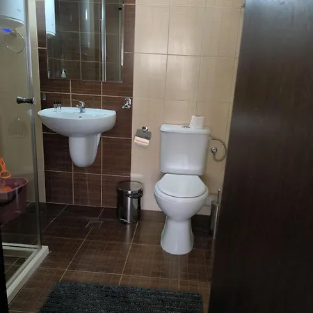 Happy 100mfrom Gondola With Free Bottle Of Wine And Free Parking 班斯科